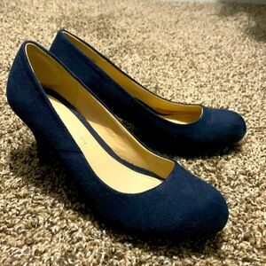 Nanette Suede Pumps in Navy